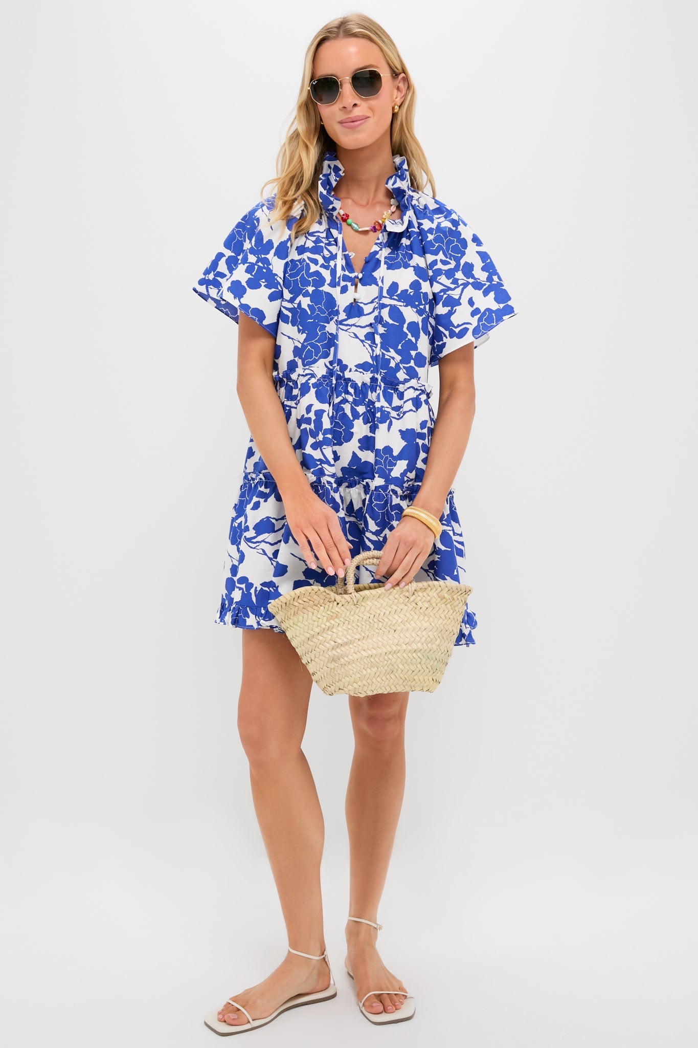 Vestido con estampado floral azul y blanco
