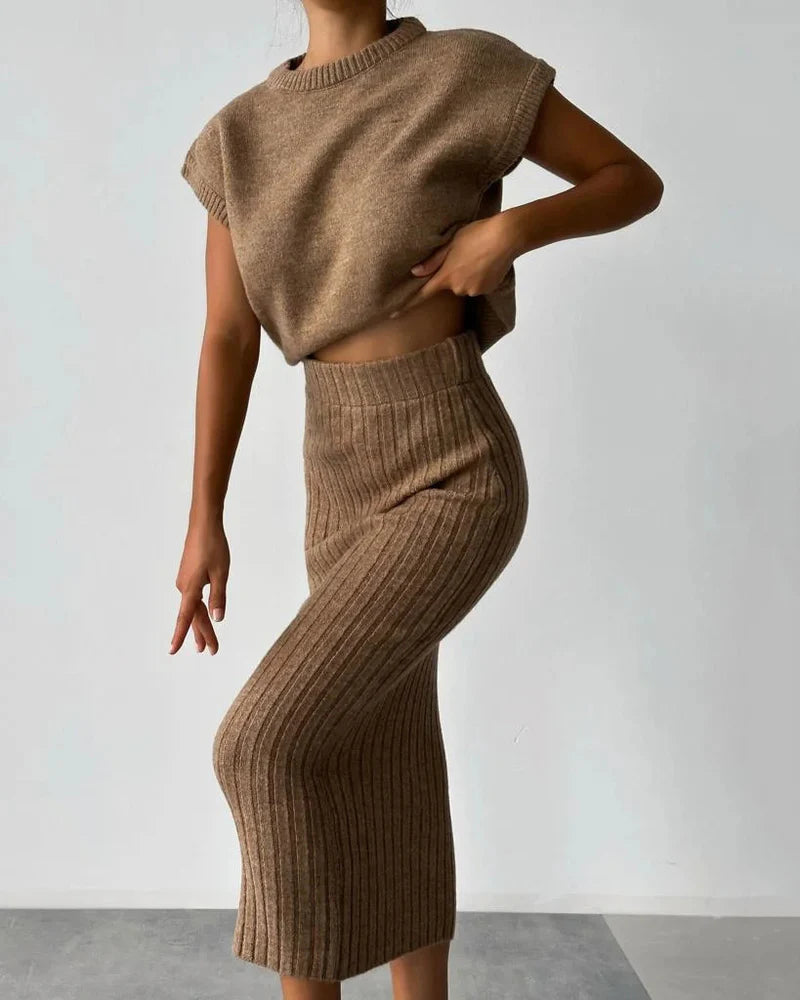 Conjunto de Chaleco y Falda de Punto