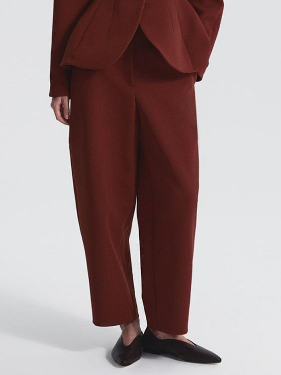 Conjunto de blazer y pantalón peplum burdeos