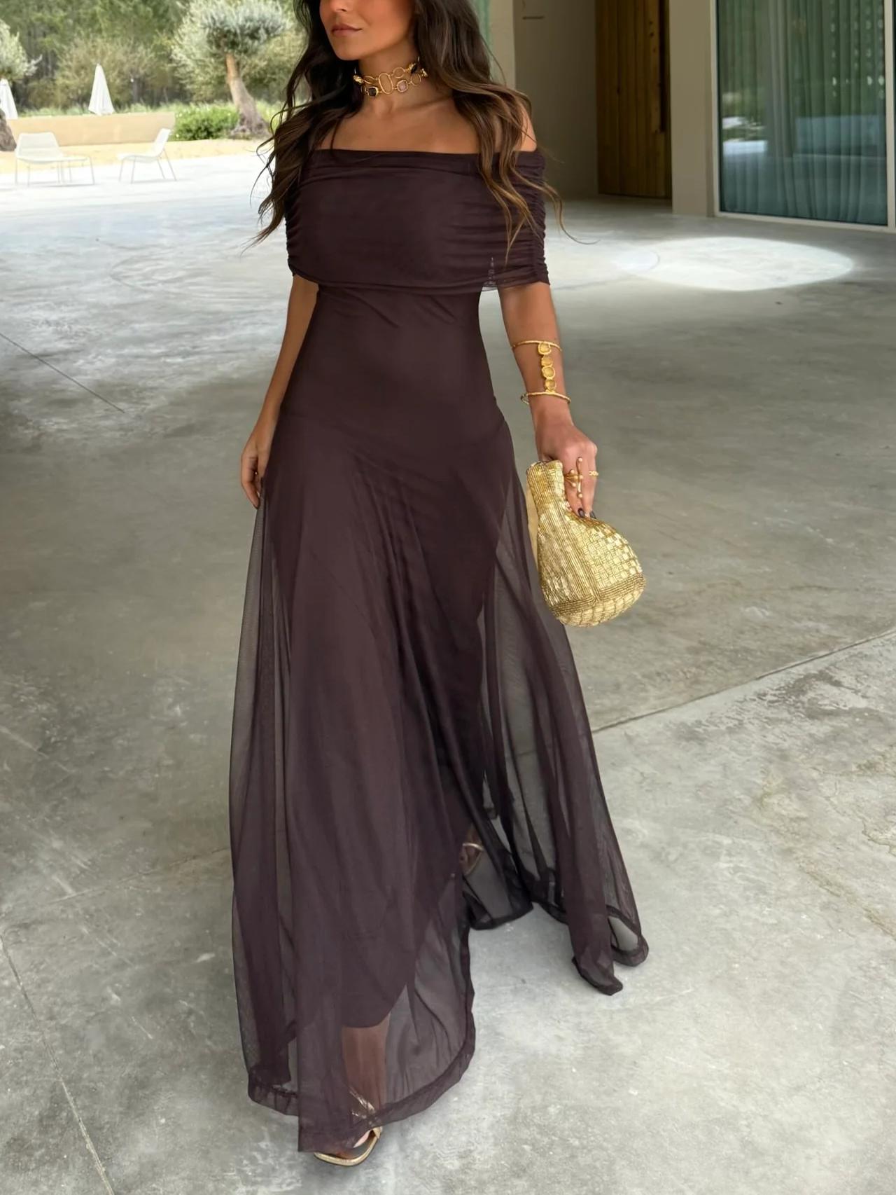 Vestido largo de malla con un solo hombro