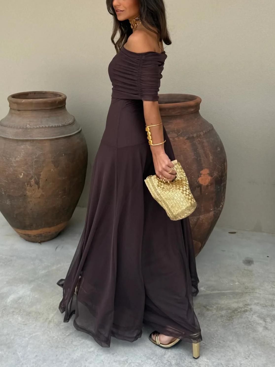 Vestido largo de malla con un solo hombro