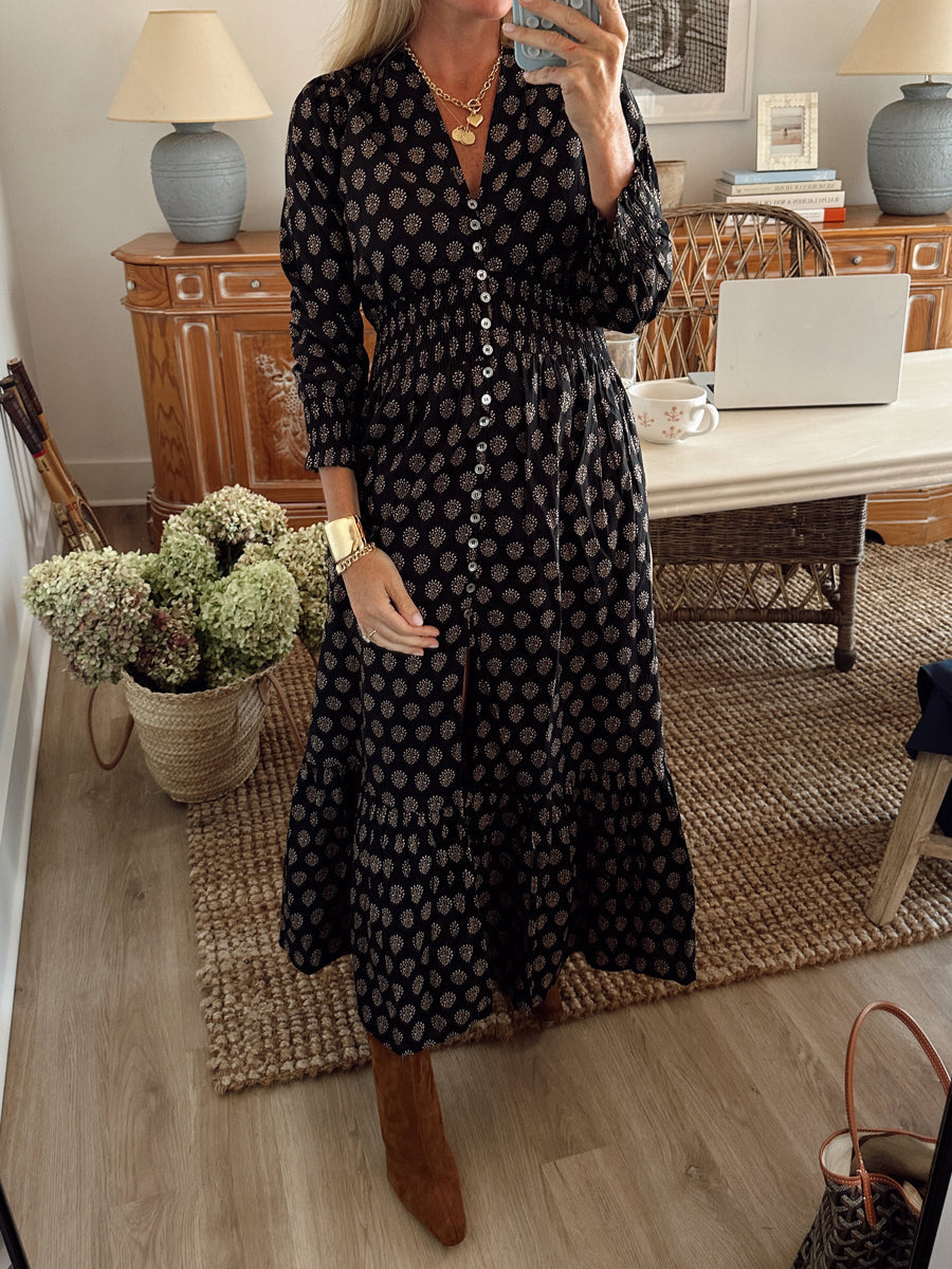 Vestido estampado con cuello en V y botones