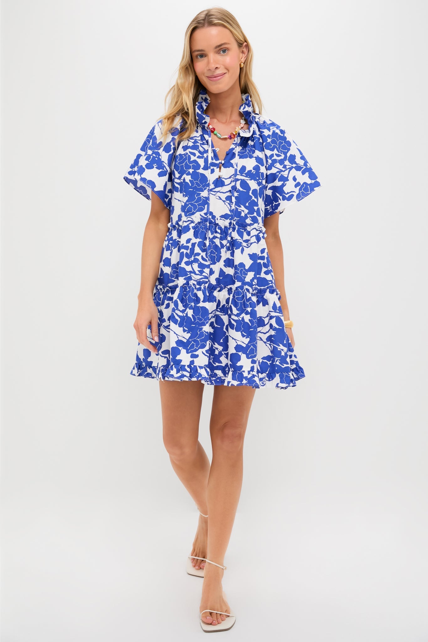 Vestido con estampado floral azul y blanco