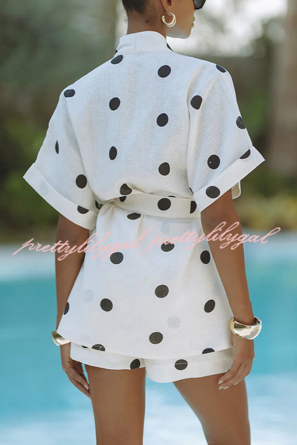 Conjunto de top kimono con lazo y pantalones cortos con bolsillo y cintura elástica en mezcla de lino divertido con lunares