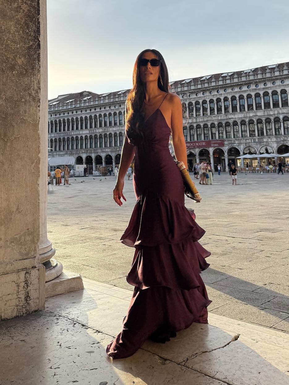 Elegante vestido largo burdeos