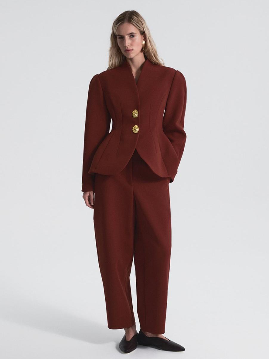 Conjunto de blazer y pantalón peplum burdeos