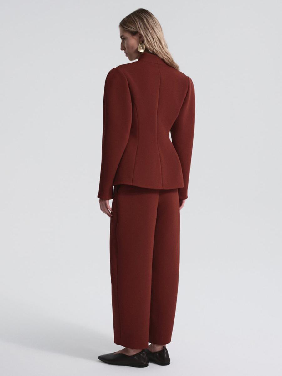 Conjunto de blazer y pantalón peplum burdeos