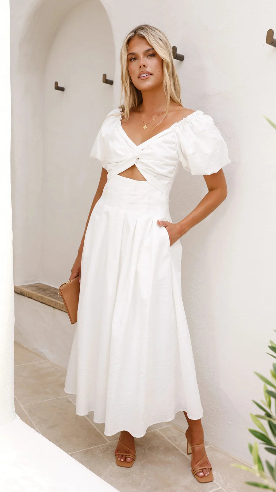 Vestido con cuello en V y mangas abullonadas